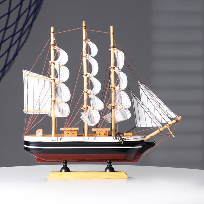 Сувенирная модель корабля «Пилад», борта тёмные, 33×31×5 см