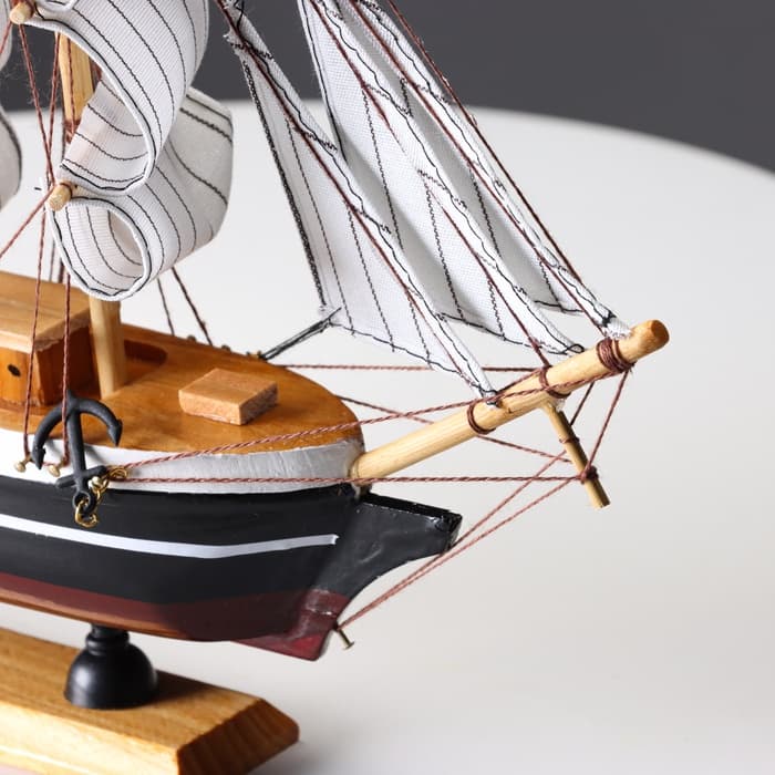Сувенирная модель корабля «Пилад», борта тёмные, 33×31×5 см