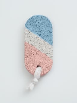 Пемза для педикюра, с подвесом, 9×4 см, в коробке, разноцветная