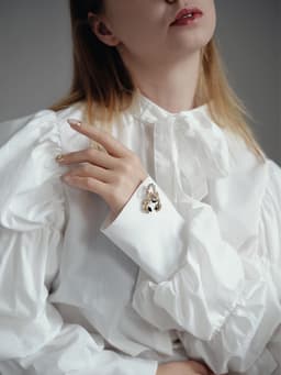 Брошь «Скорпион», белая в золоте