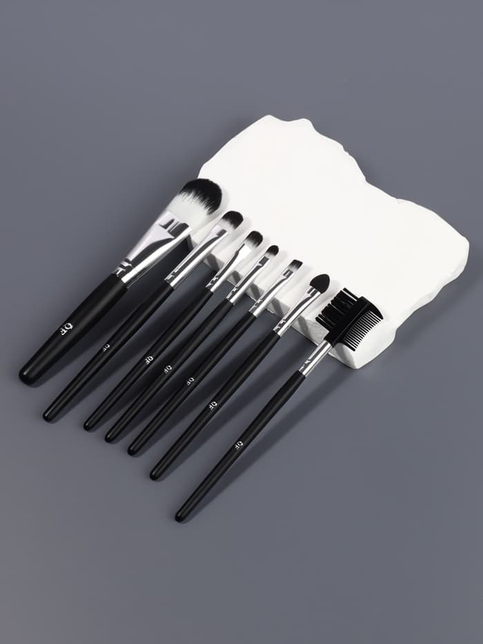 Набор кистей для макияжа SMOKY, 7 шт., футляр с кнопкой, чёрный