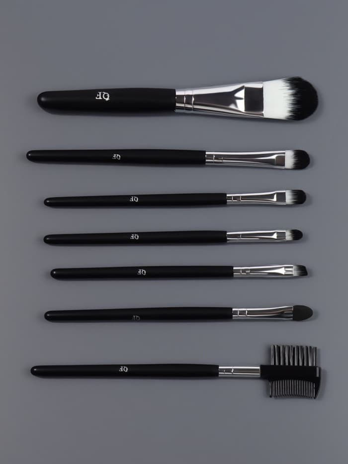 Набор кистей для макияжа SMOKY, 7 шт., футляр с кнопкой, чёрный