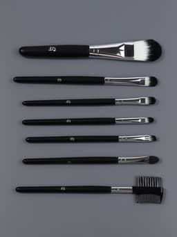 Набор кистей для макияжа SMOKY, 7 шт., футляр с кнопкой, чёрный
