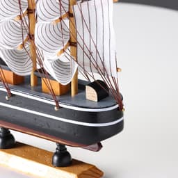 Сувенирная модель корабля «Ковда», борта чёрные с белыми полосами, паруса белые, 5.5×24×22 см