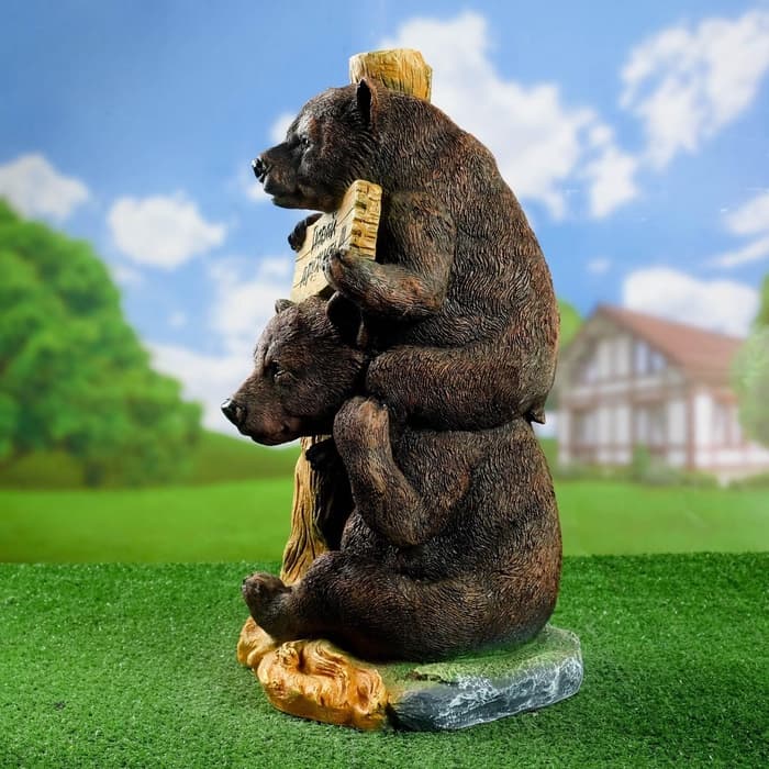 Садовая фигура из полистоуна «Медведь с табличкой», 30×32×53 см