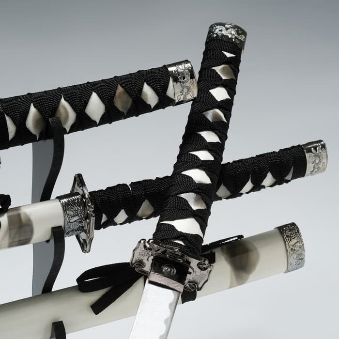 Макет оружия «Сувенирные катаны на подставке 3в1. Белая дымка глянец», подарочный набор, ножны дерево, 51 см; 77 см; 104 см