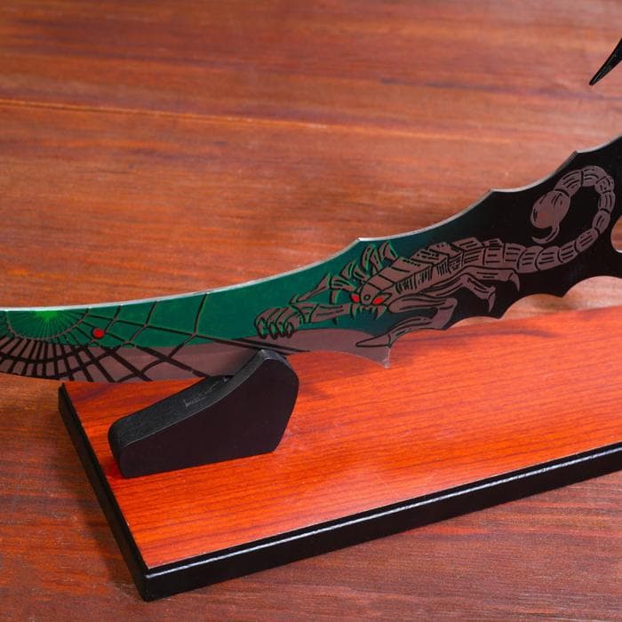 Макет оружия «Сувенирный нож на подставке. Скорпион на лезвии и рукоятке», 53.5 см