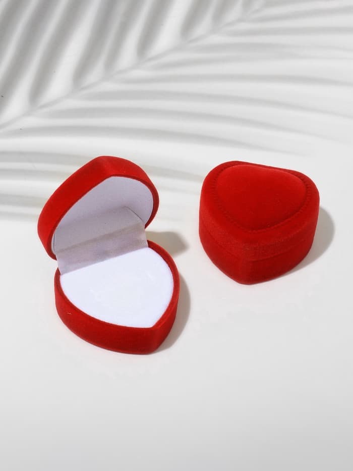 Футляр под кольцо, серьги «Сердце с рамкой из точек», бархатный, 5×5 см (±0.5 см ), красный