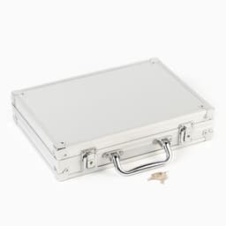 Покер, набор в металлическом кейсе (2 колоды карт, фишки 200 шт. без номинала, 5 кубиков)