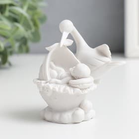 Фигурка полистоун «Аист с малышом», 7.5×5×6.2 см