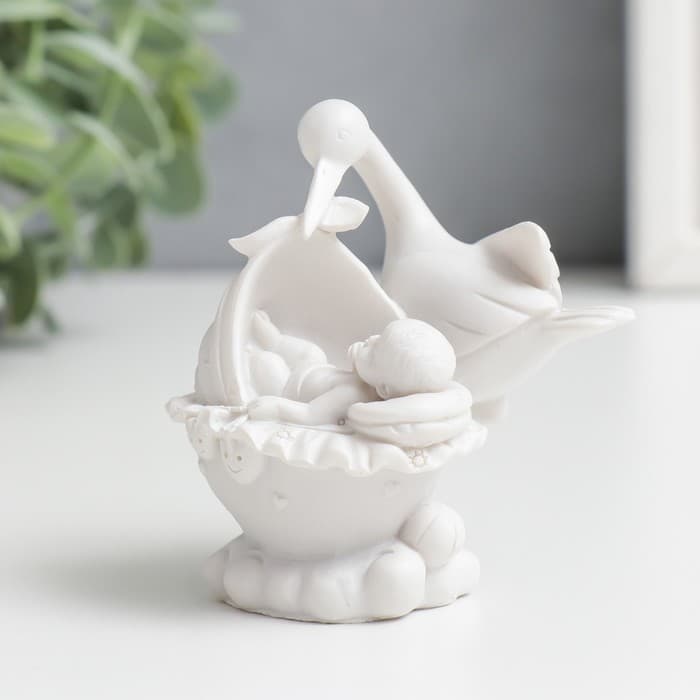 Фигурка полистоун «Аист с малышом», 7.5×5×6.2 см