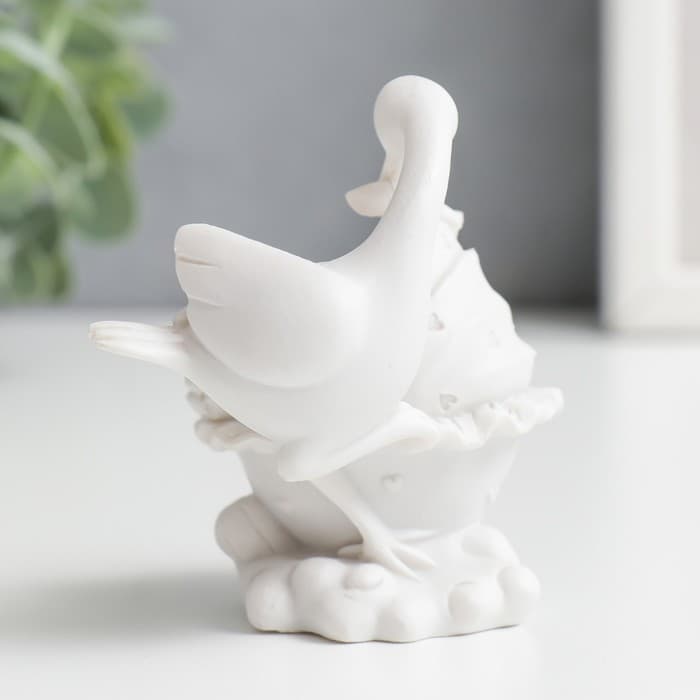 Фигурка полистоун «Аист с малышом», 7.5×5×6.2 см