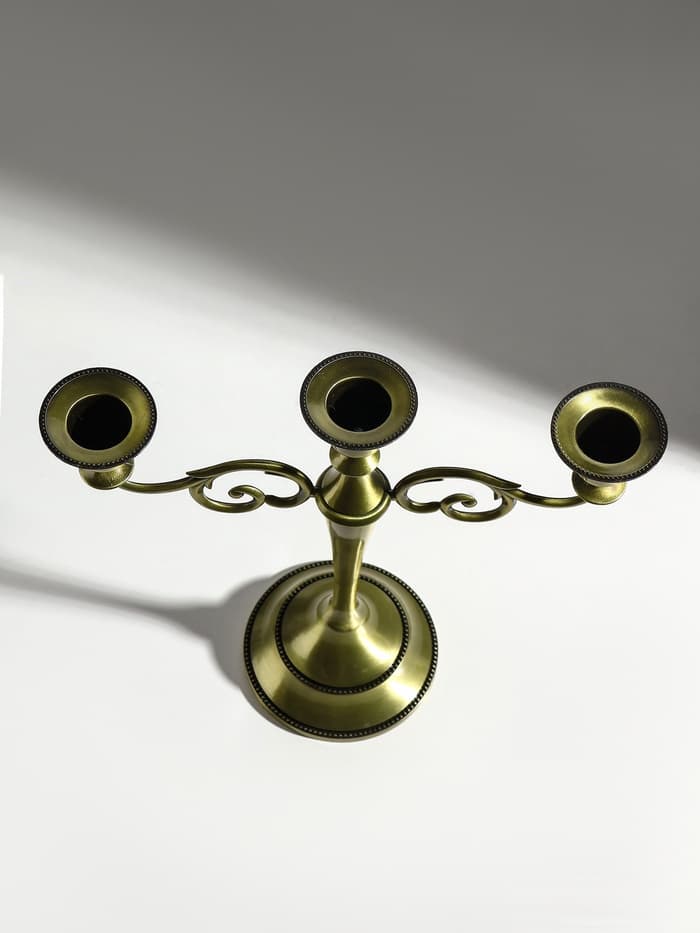 Металлический подсвечник на 3 свечи «Канделябр. Лаконичность», под латунь, 25.5×27×10 см