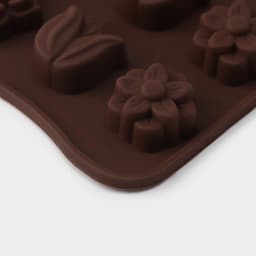Форма для конфет и шоколада Доляна «Поляна», силикон, 20.5×10.5×1.5 см, 15 ячеек (2.3×2.3 см), коричневая