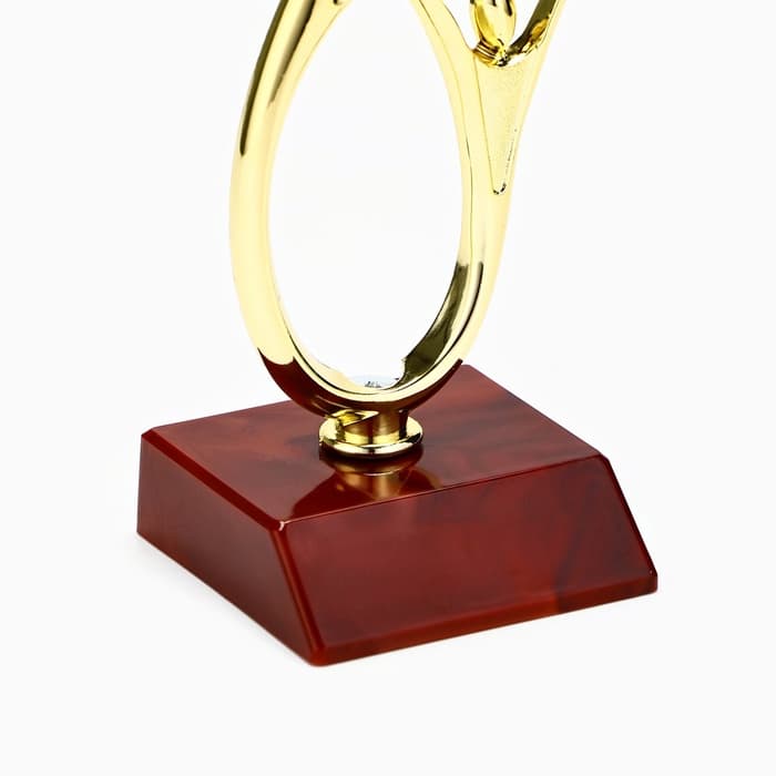 Кубок, наградная фигура «Человек со звездой», золото, подставка пластик красная, 18×6×6 см
