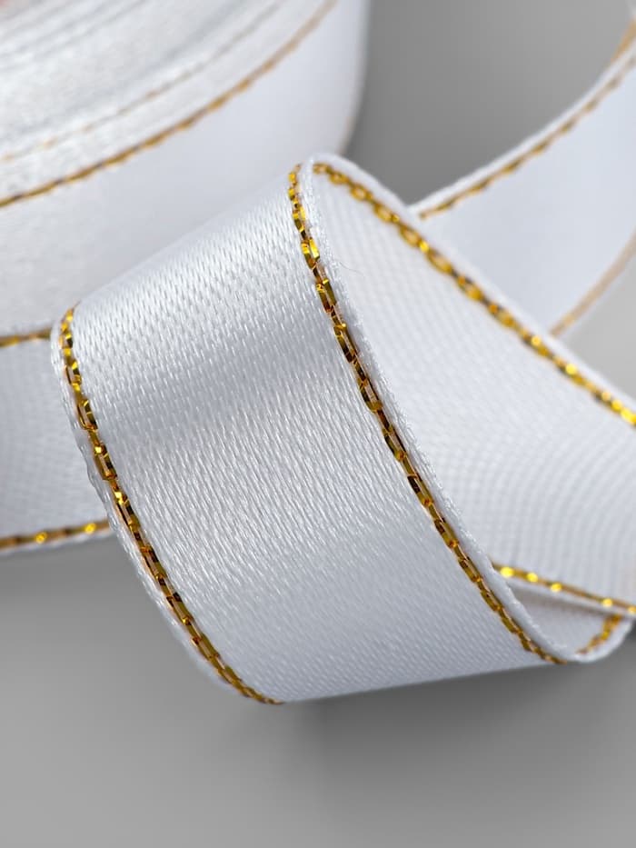 Лента атласная, с золотым люрексом, 15 мм, 23±1 м, белая №001