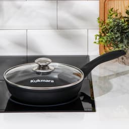 Сковорода KUKMARA «Традиция», d=22 см, стеклянная крышка, пластиковая ручка, антипригарное покрытие, литой алюминий, чёрная
