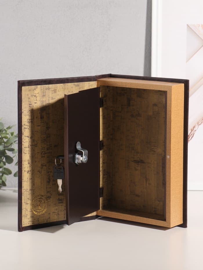 Шкатулка - книга сейф «Король», дерево, искусственная кожа, 26×17×5 см