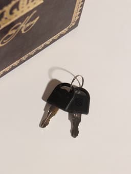 Шкатулка - книга сейф «Король», дерево, искусственная кожа, 26×17×5 см