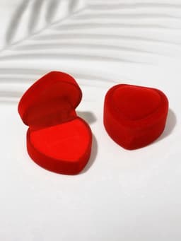 Футляр под кольцо, серьги «Сердце с рамкой из точек», бархатный, 4.5×4.5 см, красный