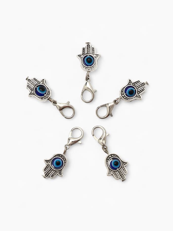 Шарм для браслета на карабине «Оберег рука Хамса», синий в серебре