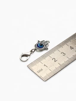 Шарм для браслета на карабине «Оберег рука Хамса», синий в серебре