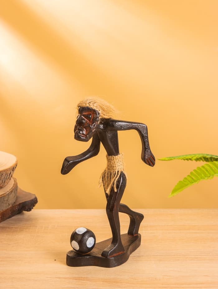 Сувенир «Абориген-футболист», 8×12×21 см, дерево