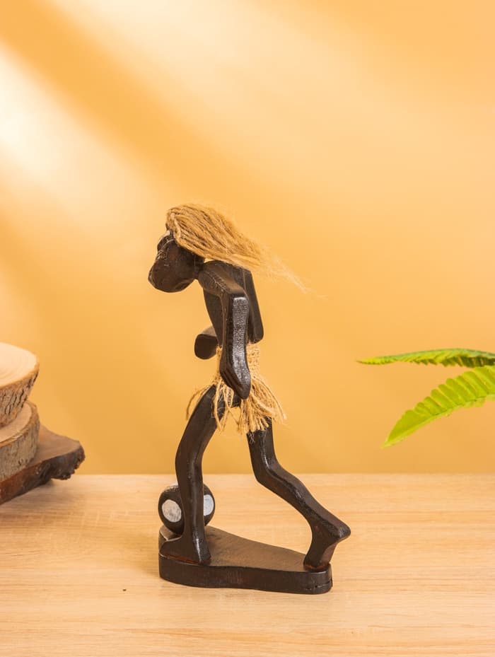 Сувенир «Абориген-футболист», 8×12×21 см, дерево