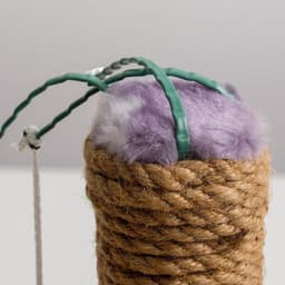 Лежанка с когтеточкой для котят, 34×26×34 см, джут, цвет МИКС