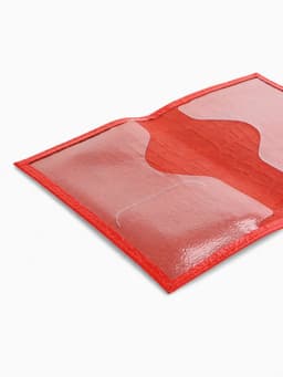 Обложка для паспорта, фактура крокодил, тиснение серебряной фольгой, красная