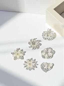 Брошь «Ассорти» цветы рисовые, цвет белый в серебре