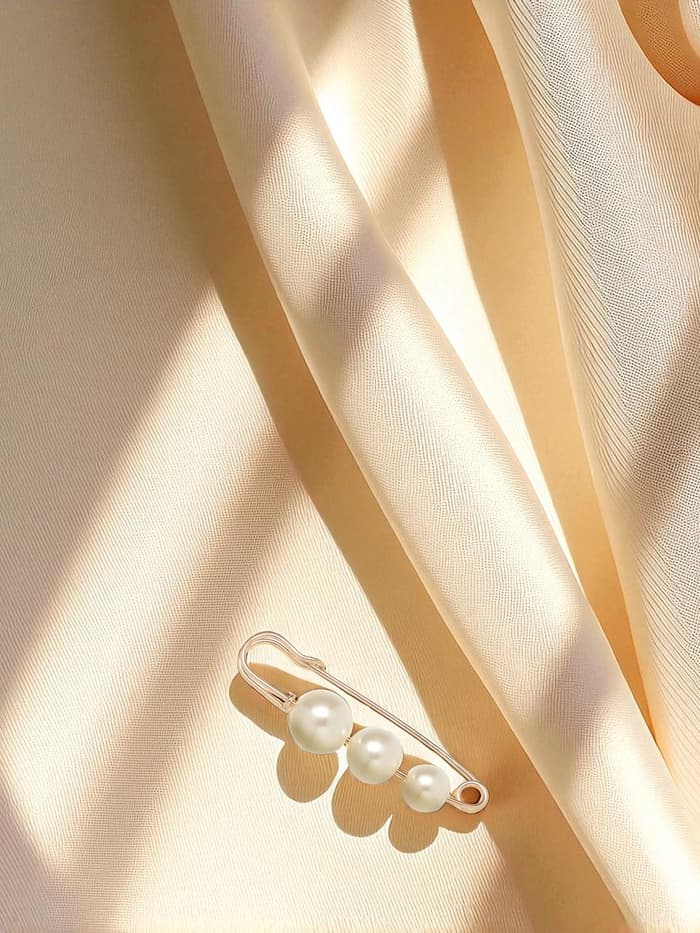 Булавка «Три жемчужины», 6 см, белая в золоте