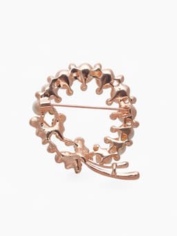 Брошь «Бабочки в жемчужном венке», белая в розовом золоте