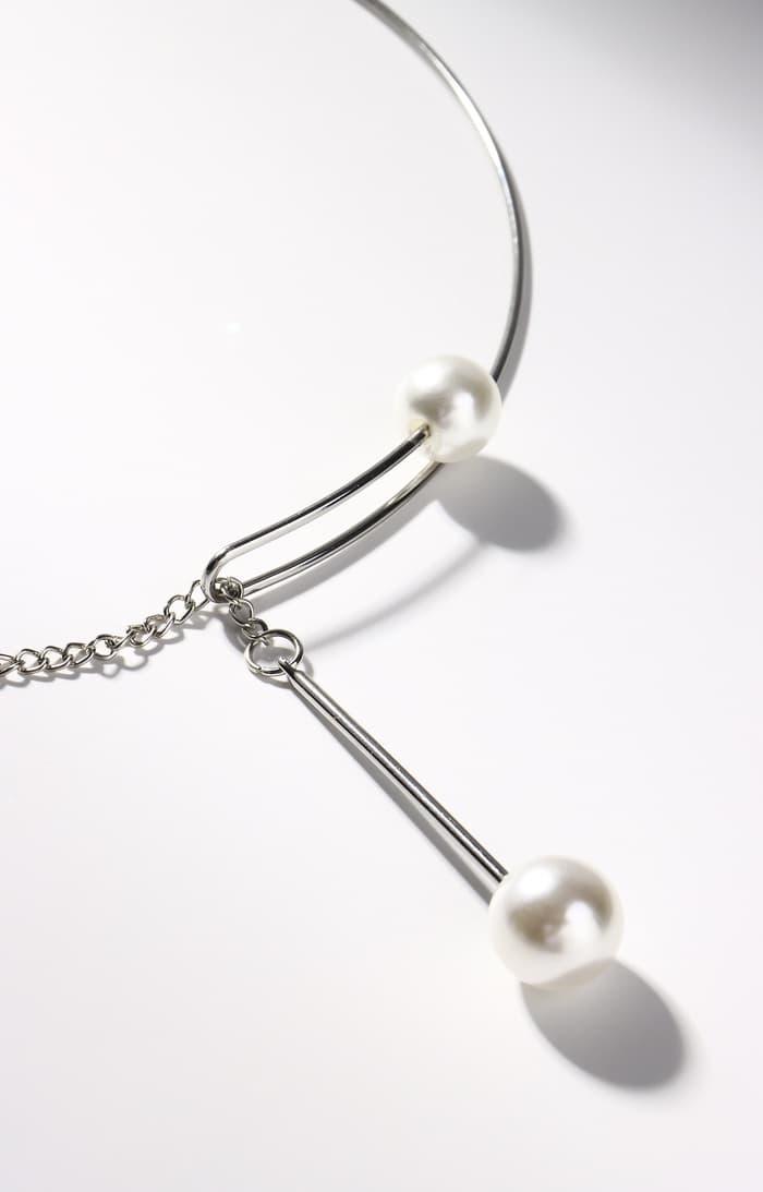 Колье «Ноэль» бусины с цепочкой, шар №12, белое в серебре, L=30 см