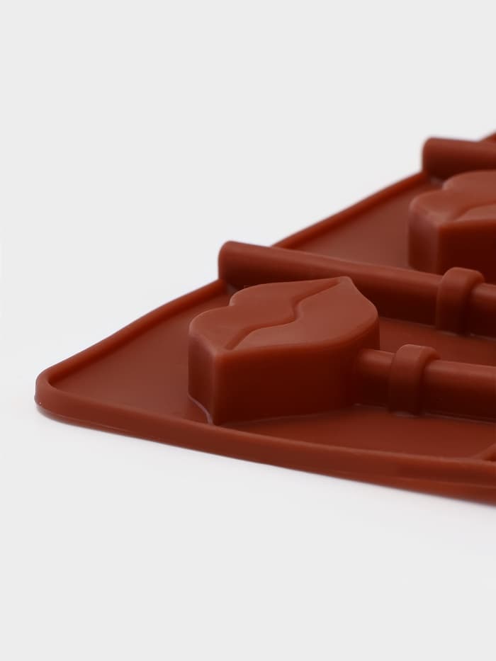 Форма для леденцов Доляна «Поцелуй», силикон, 24×9.4×1.5 см, 6 ячеек (4×2.4 см), с палочками, коричневая