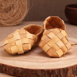 Лапти сувенирные на подвесе, настенный декор, 15 см, береста