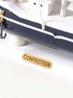 Сувенирная модель корабля «Калева», борта синие с белой полосой, паруса синие, 30×7×32 см