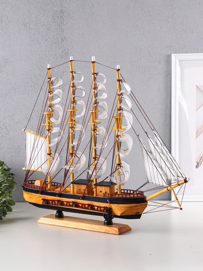 Сувенирная модель корабля «Ричмонд»