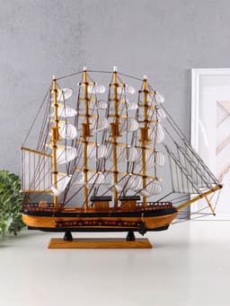 Сувенирная модель корабля «Ричмонд»