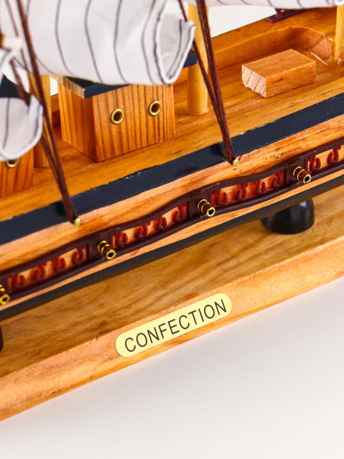 Сувенирная модель корабля «Ричмонд»