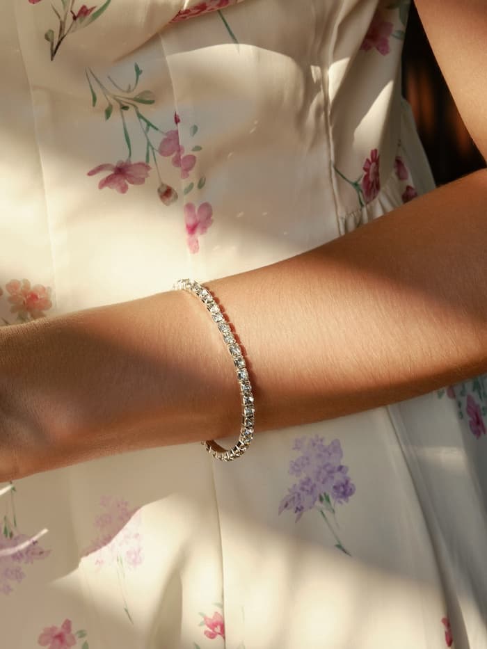 Браслет со стразами «Лёд», d=7 см, 1 ряд, 4 мм, белый в серебре