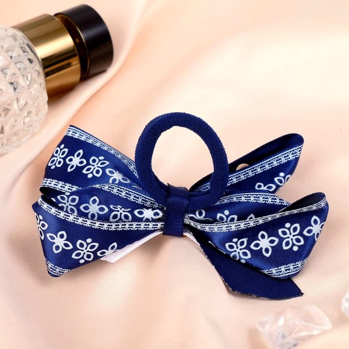 Бант для волос на резинке «Школьница», цветочный орнамент, 8 см, бело-синий