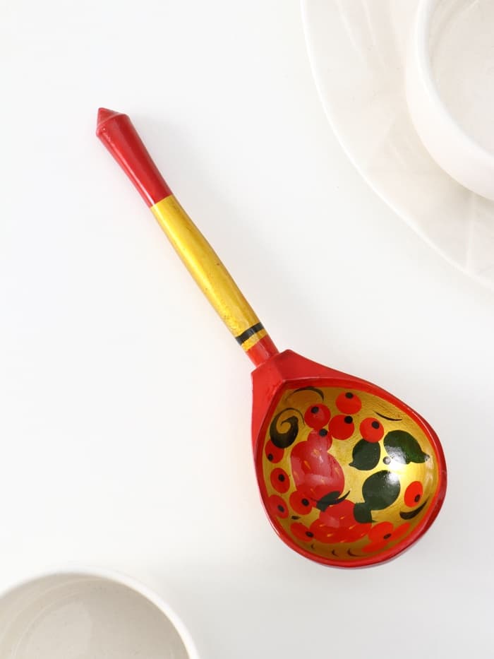 Ложка деревянная «Краснушка», полубасок, красный фон