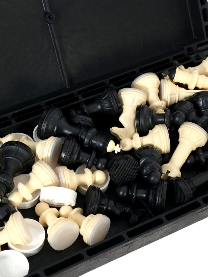 Настольные игры 2 в 1 «Семейная»: шахматы, шашки, доска пластик 30×30 см