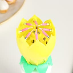 Свеча для торта музыкальная «Тюльпан», крутящаяся, жёлтая, 14.5×6 см