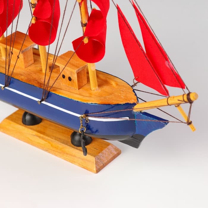 Сувенирная модель корабля «Алые паруса», 22.5×17.5 см