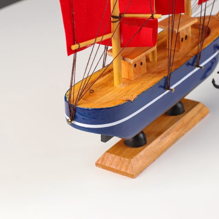 Сувенирная модель корабля «Алые паруса», 22.5×17.5 см