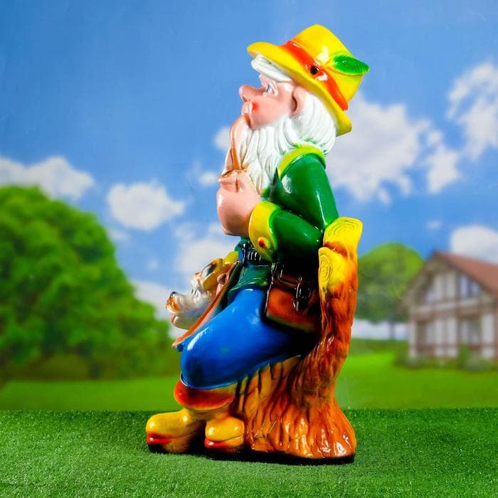 Садовая фигура из гипса «Гном - охотник», 30×40×70 см