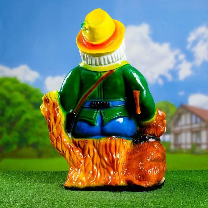 Садовая фигура из гипса «Гном - охотник», 30×40×70 см