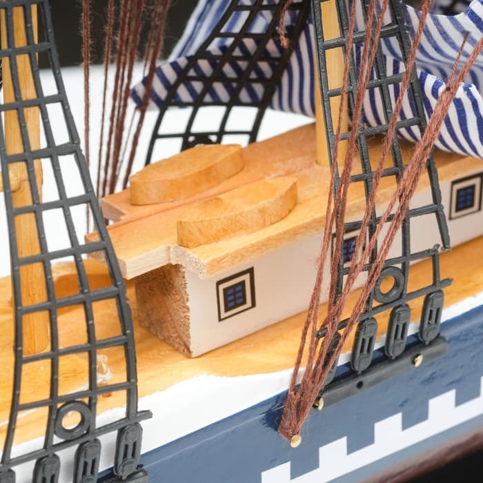 Сувенирная модель корабля «Всадник», паруса синие, 43×8.5×39 см, МИКС